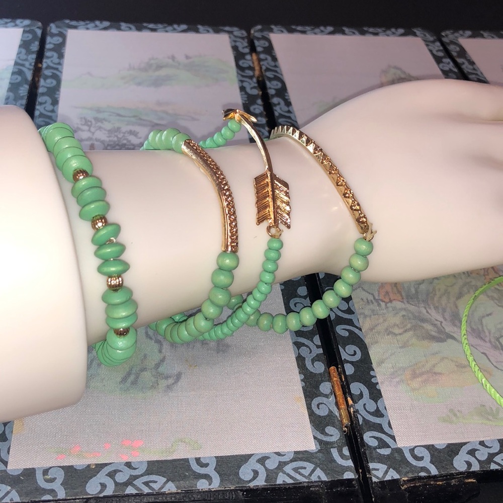 5 green bracelets, total 4 stretchy 1 bangle